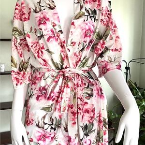Show Me Your Mumu Feminine Romantic Size OS Womens Brie Floral Robe Wrap